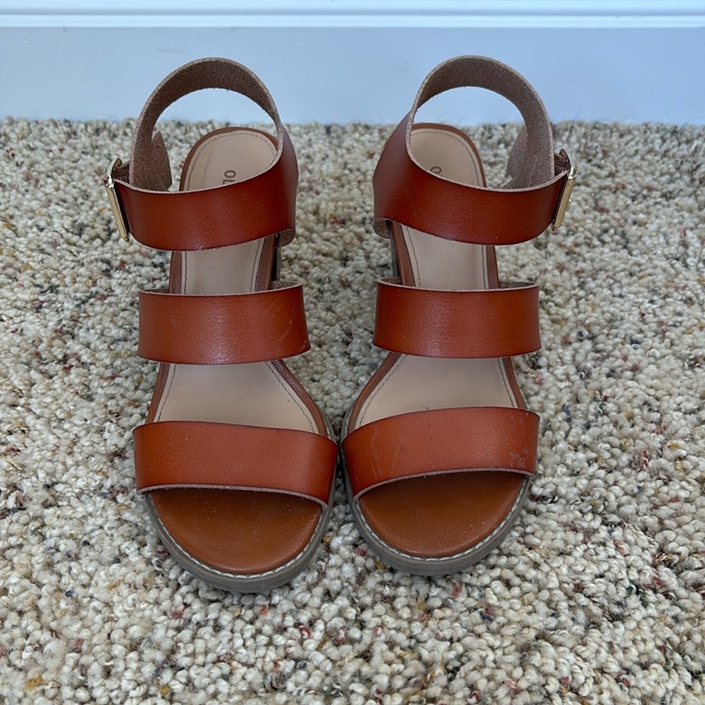 Women’s size 6 leather heels